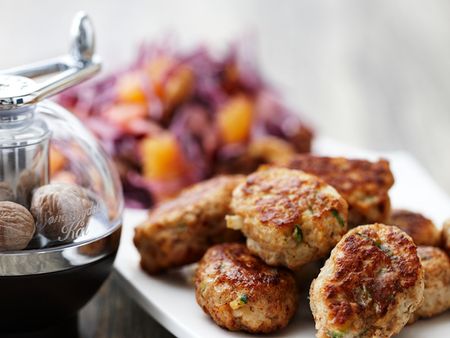 [Translate to German:] Frikadeller med hvidkål